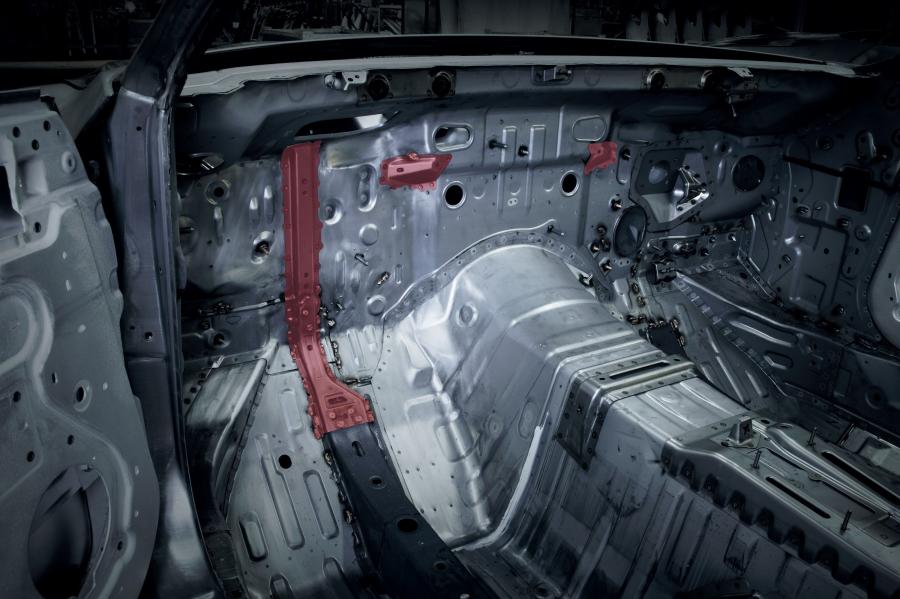  Nissan GT-R 2011 года  (фото 61 из 87)